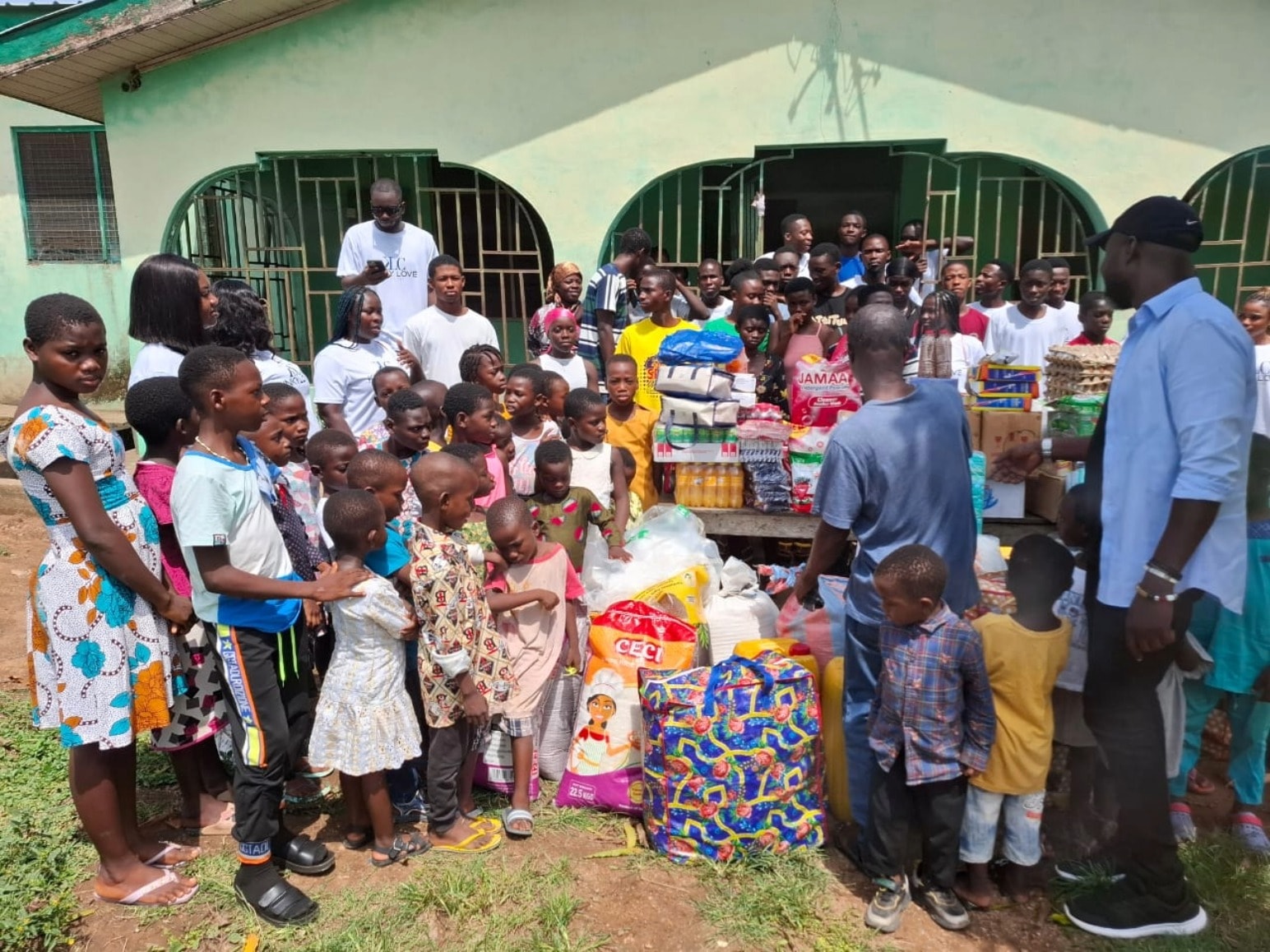 Staff, volunteers, and children at United Hearts Foundation in Bawjiase, Ghana